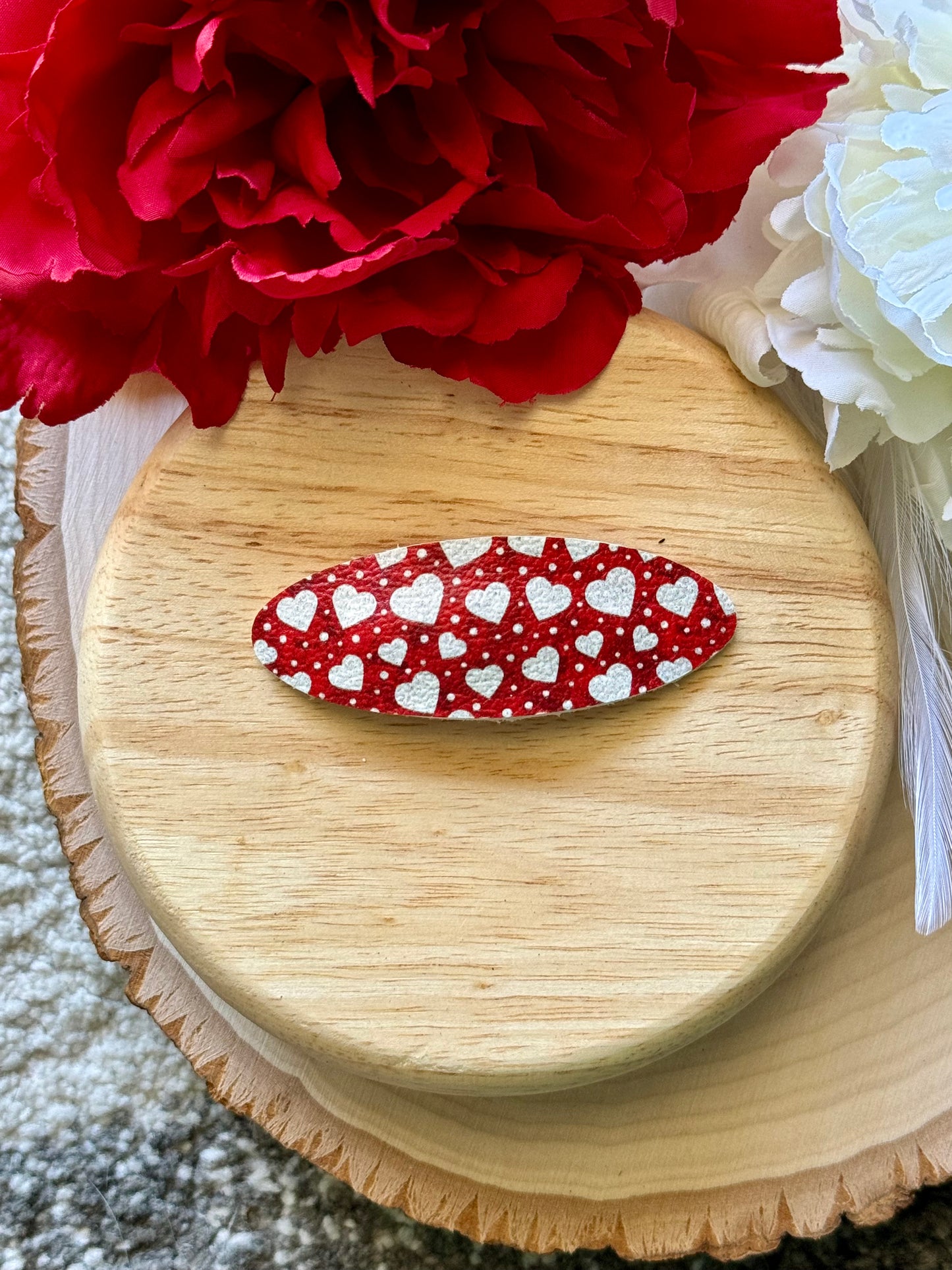 Single Heart Oval Clip