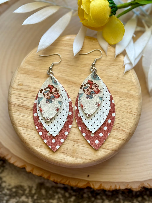 Mouse Cruise Leaf Earrings