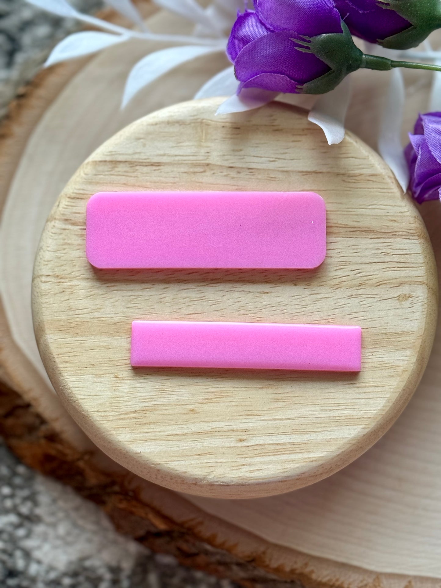 Barb Pink Resin Clip