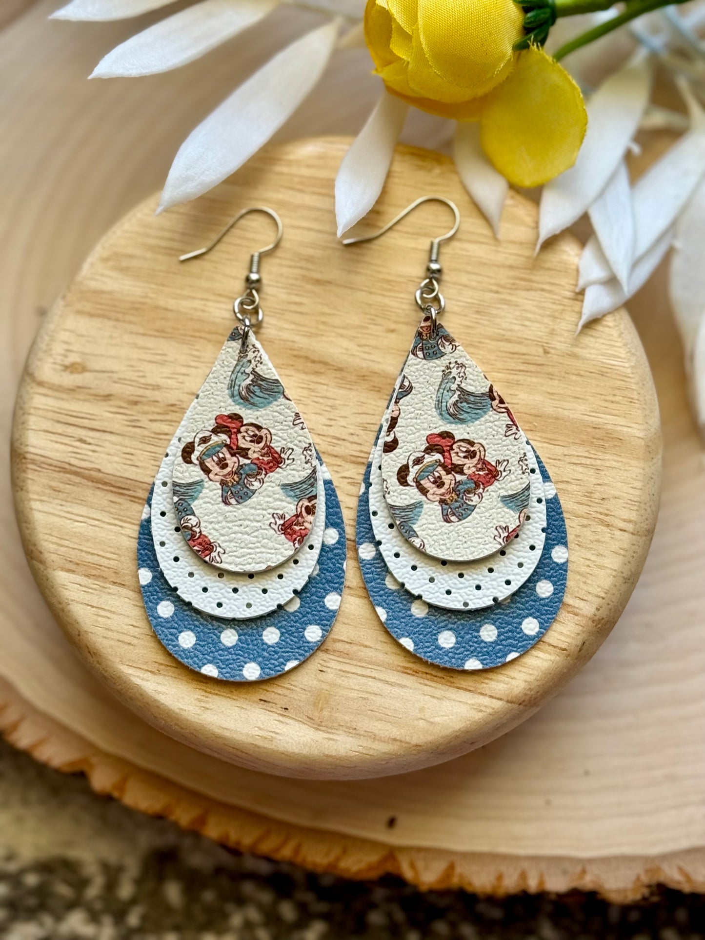 Blue Dot Mouse Cruise Teardrop Earrings