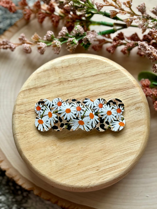 Single Daisy Cheetah Clip