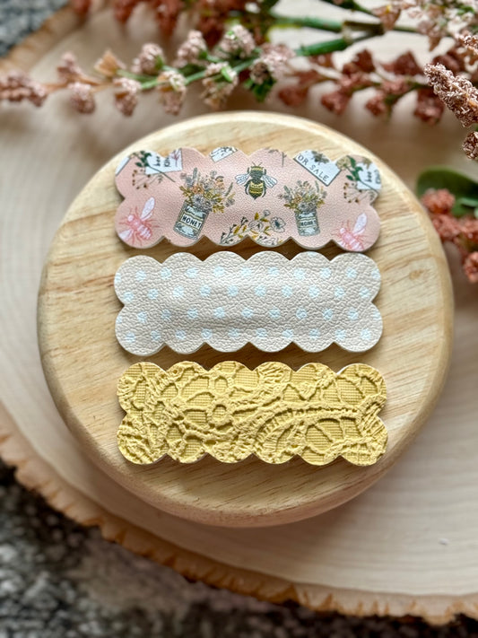 Bee Lace Snap Clip Set